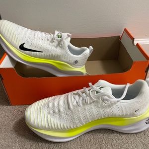 NEW IN BOX MENS NIKE REACTX INFINITY RUN 4